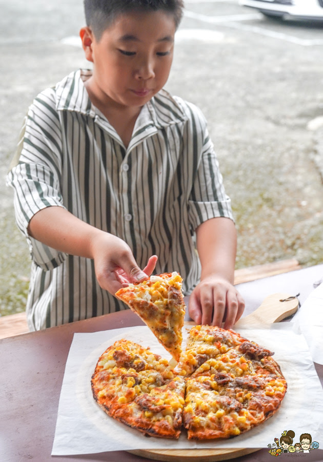 南投景點 親子 池邊食光 美食 披薩 體驗 小農夫 釣魚 釣牛蛙 餵食小動物 魚池景點 南投旅遊 
