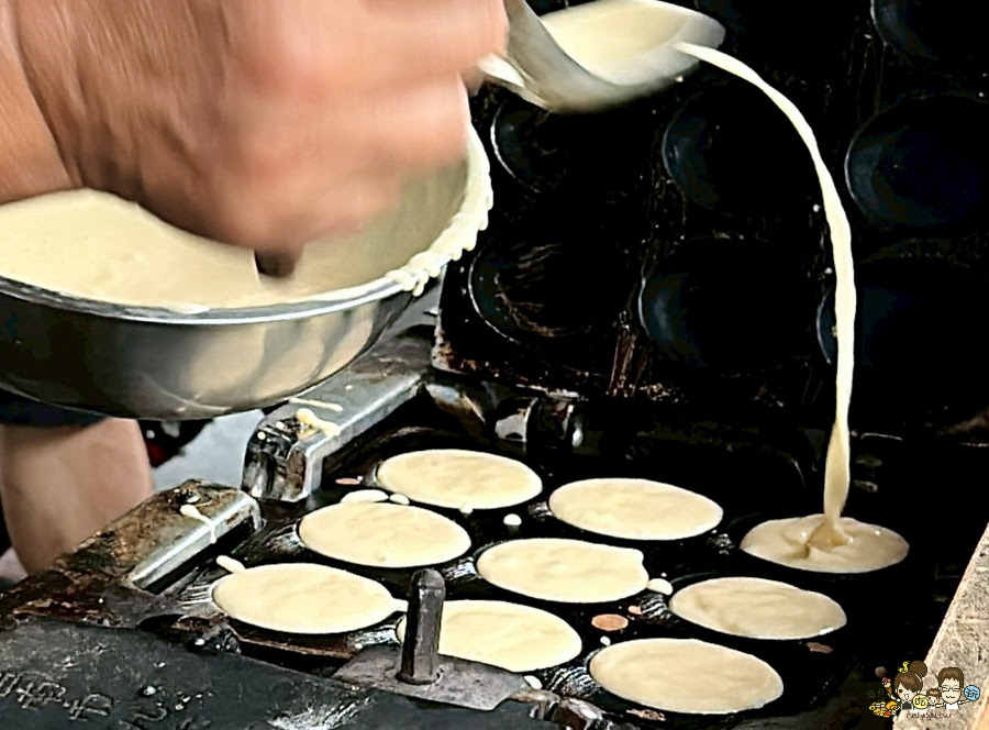 幸福雞蛋糕 銅板美食 好吃 推薦 必吃 必買 下午茶 點心 學區 石頭餅 古早味 完成