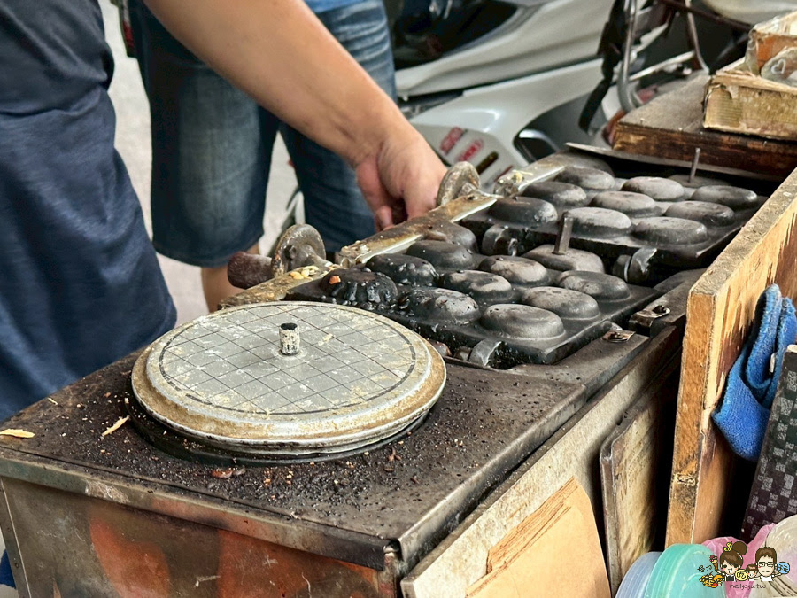 幸福雞蛋糕 銅板美食 好吃 推薦 必吃 必買 下午茶 點心 學區 石頭餅 古早味 完成
