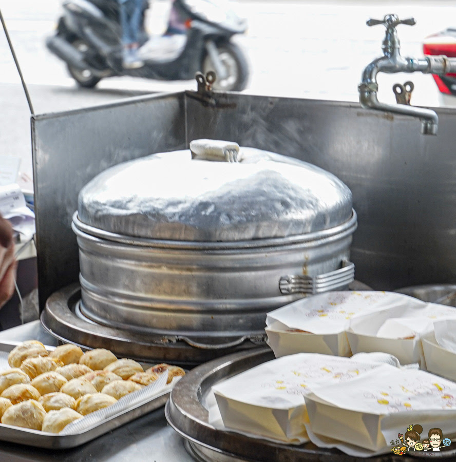 老正興館金牌蔥油餅 高雄美食 必吃 團購 排隊 在地 傳承 蘿蔔酥 小籠包 捲餅 清蒸臭豆腐