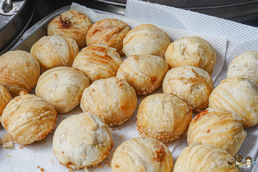 老正興館金牌蔥油餅 高雄美食 必吃 團購 排隊 在地 傳承 蘿蔔酥 小籠包 捲餅 清蒸臭豆腐