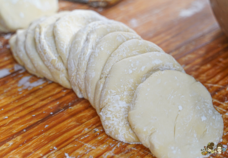 老正興館金牌蔥油餅 高雄美食 必吃 團購 排隊 在地 傳承 蘿蔔酥 小籠包 捲餅 清蒸臭豆腐