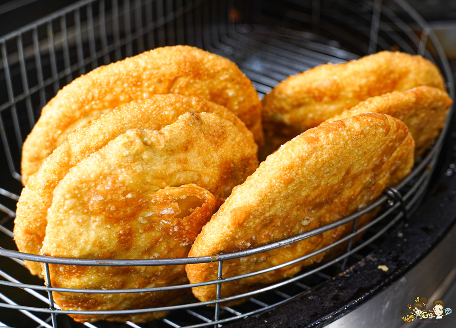 老正興館金牌蔥油餅 高雄美食 必吃 團購 排隊 在地 傳承 蘿蔔酥 小籠包 捲餅 清蒸臭豆腐