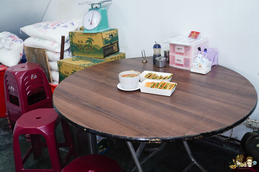 老正興館金牌蔥油餅 高雄美食 必吃 團購 排隊 在地 傳承 蘿蔔酥 小籠包 捲餅 清蒸臭豆腐