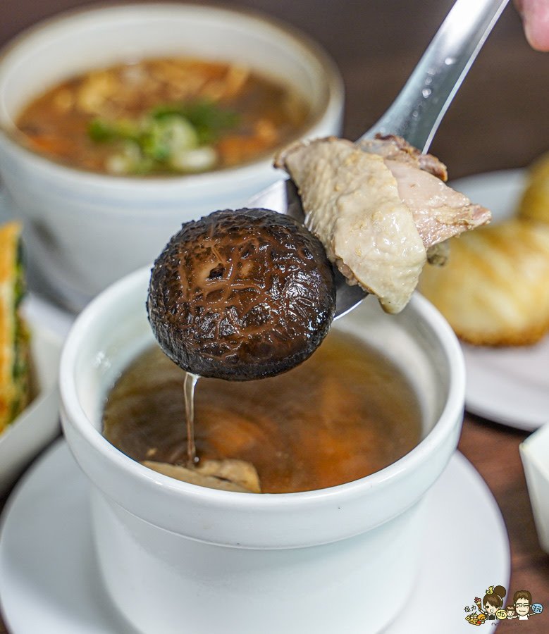 老正興館金牌蔥油餅 高雄美食 必吃 團購 排隊 在地 傳承 蘿蔔酥 小籠包 捲餅 清蒸臭豆腐