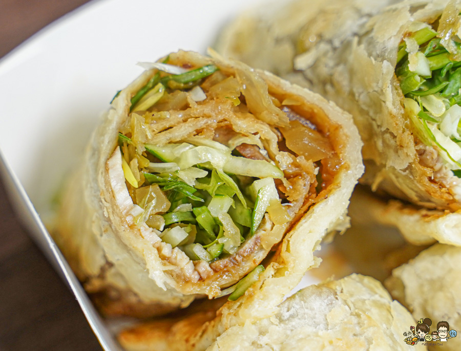 老正興館金牌蔥油餅 高雄美食 必吃 團購 排隊 在地 傳承 蘿蔔酥 小籠包 捲餅 清蒸臭豆腐