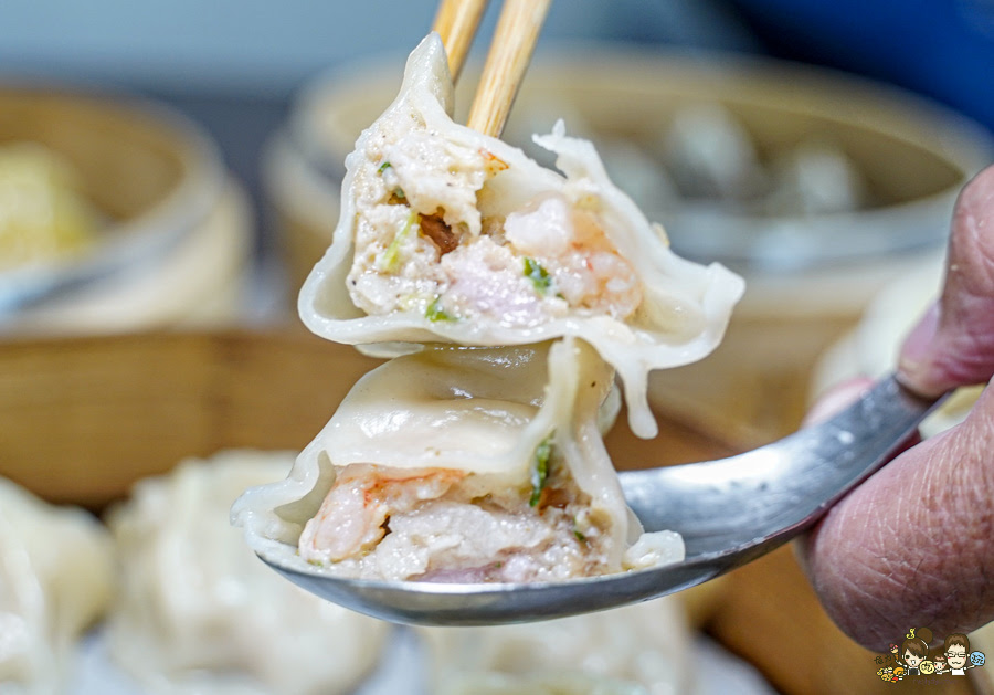 老正興館金牌蔥油餅 高雄美食 必吃 團購 排隊 在地 傳承 蘿蔔酥 小籠包 捲餅 清蒸臭豆腐