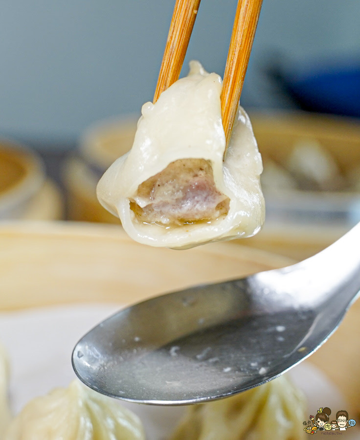 老正興館金牌蔥油餅 高雄美食 必吃 團購 排隊 在地 傳承 蘿蔔酥 小籠包 捲餅 清蒸臭豆腐