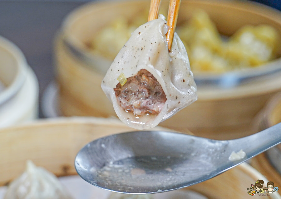 老正興館金牌蔥油餅 高雄美食 必吃 團購 排隊 在地 傳承 蘿蔔酥 小籠包 捲餅 清蒸臭豆腐