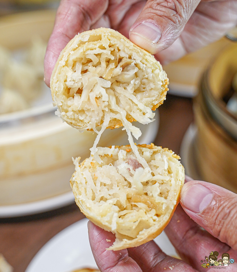 老正興館金牌蔥油餅 高雄美食 必吃 團購 排隊 在地 傳承 蘿蔔酥 小籠包 捲餅 清蒸臭豆腐