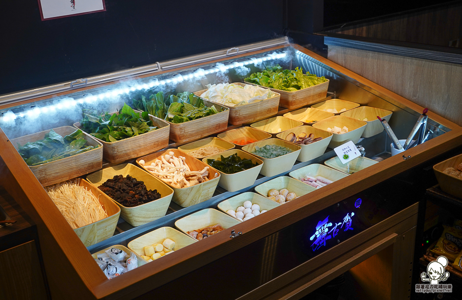 高雄火鍋 聚餐 聚會吃 火鍋 好吃 高雄美食 海鮮 兔子 限定 肉盤 大肉盤 自助吧