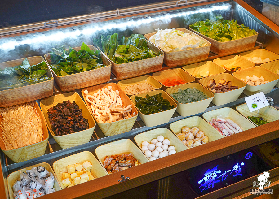 高雄火鍋 聚餐 聚會吃 火鍋 好吃 高雄美食 海鮮 兔子 限定 肉盤 大肉盤 自助吧