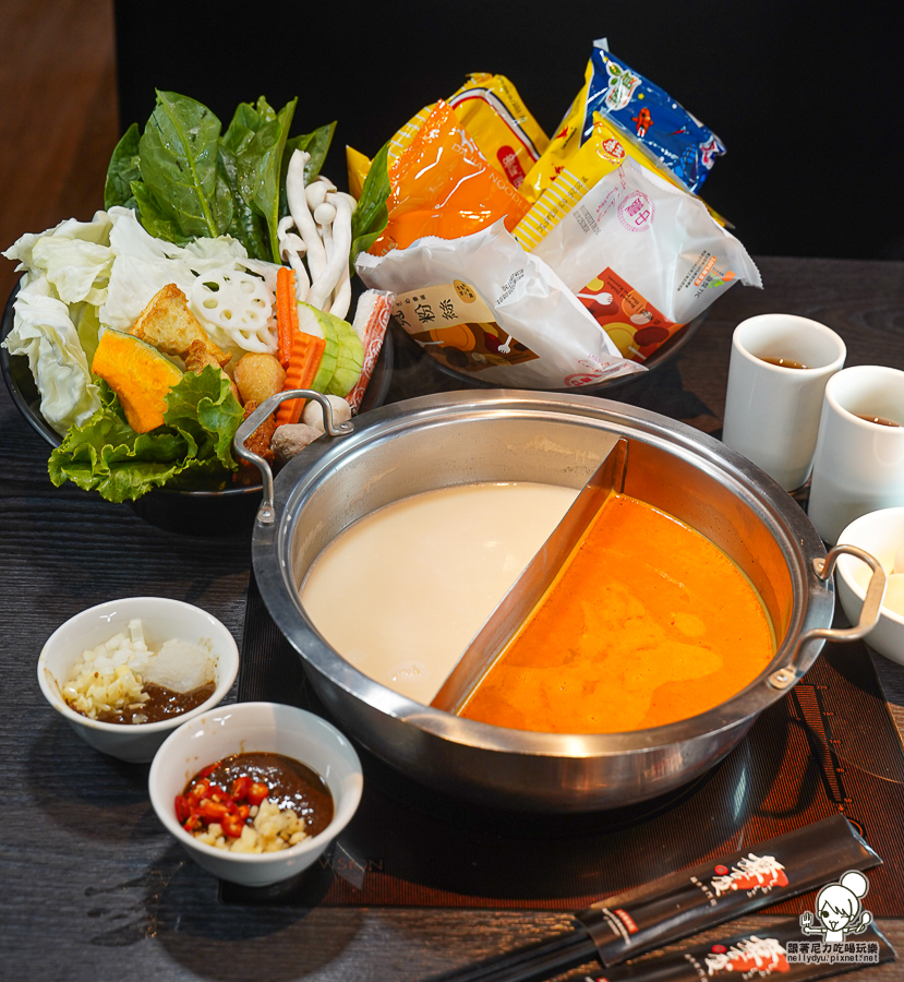 高雄火鍋 聚餐 聚會吃 火鍋 好吃 高雄美食 海鮮 兔子 限定 肉盤 大肉盤 自助吧