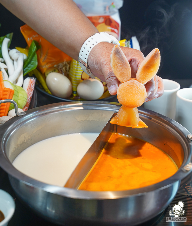 高雄火鍋 聚餐 聚會吃 火鍋 好吃 高雄美食 海鮮 兔子 限定 肉盤 大肉盤 自助吧