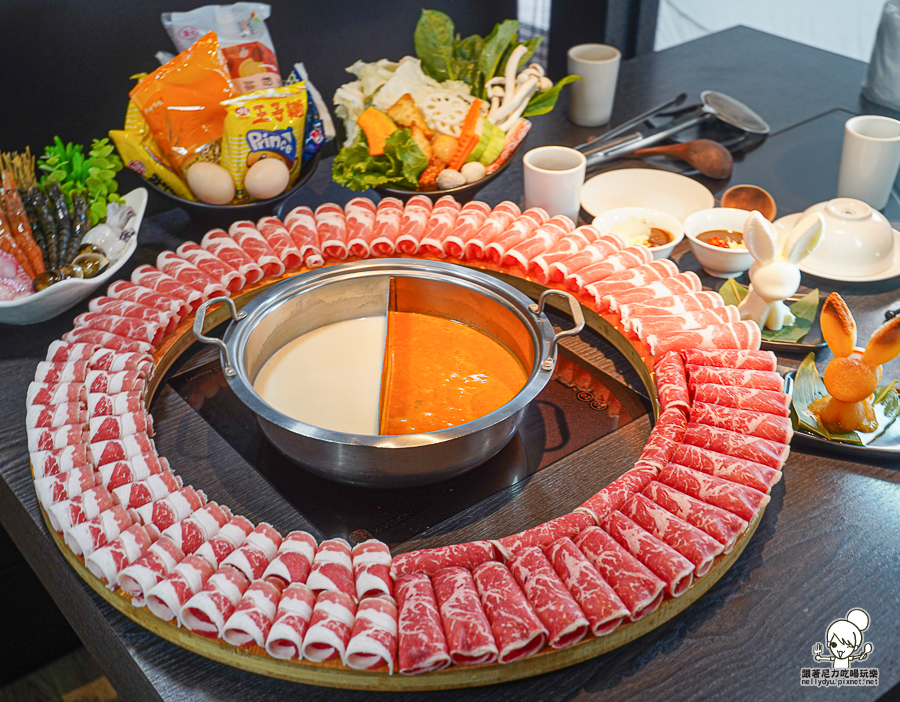 高雄火鍋 聚餐 聚會吃 火鍋 好吃 高雄美食 海鮮 兔子 限定 肉盤 大肉盤 自助吧
