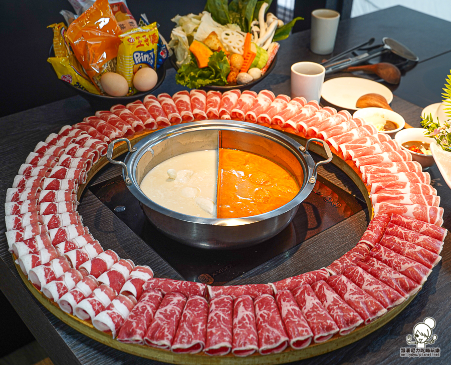 高雄火鍋 聚餐 聚會吃 火鍋 好吃 高雄美食 海鮮 兔子 限定 肉盤 大肉盤 自助吧