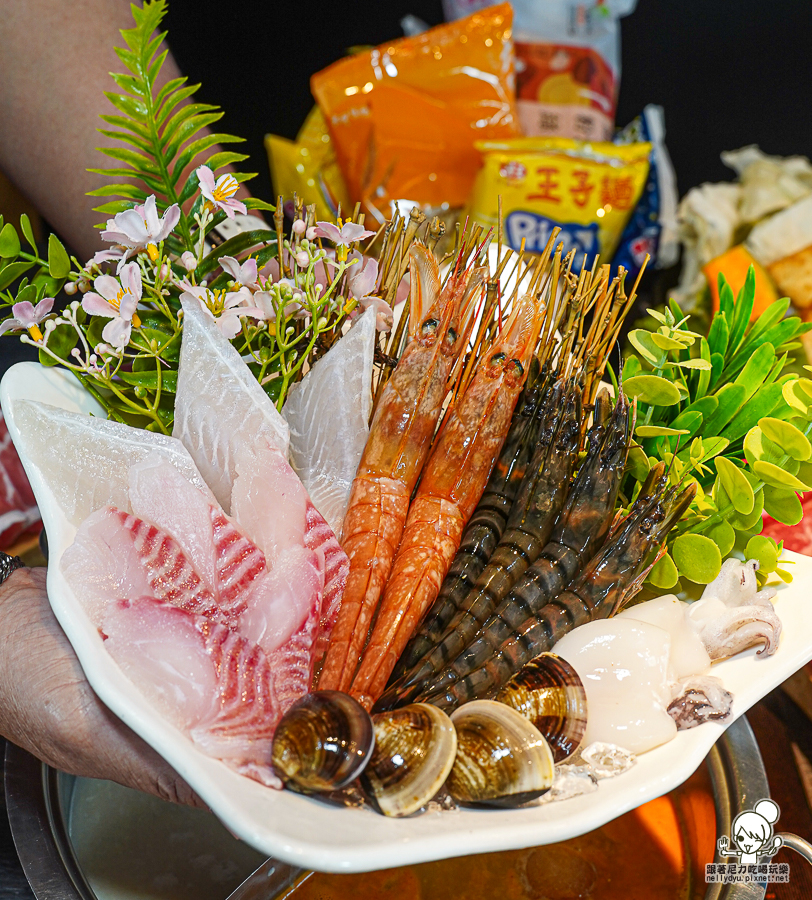 高雄火鍋 聚餐 聚會吃 火鍋 好吃 高雄美食 海鮮 兔子 限定 肉盤 大肉盤 自助吧