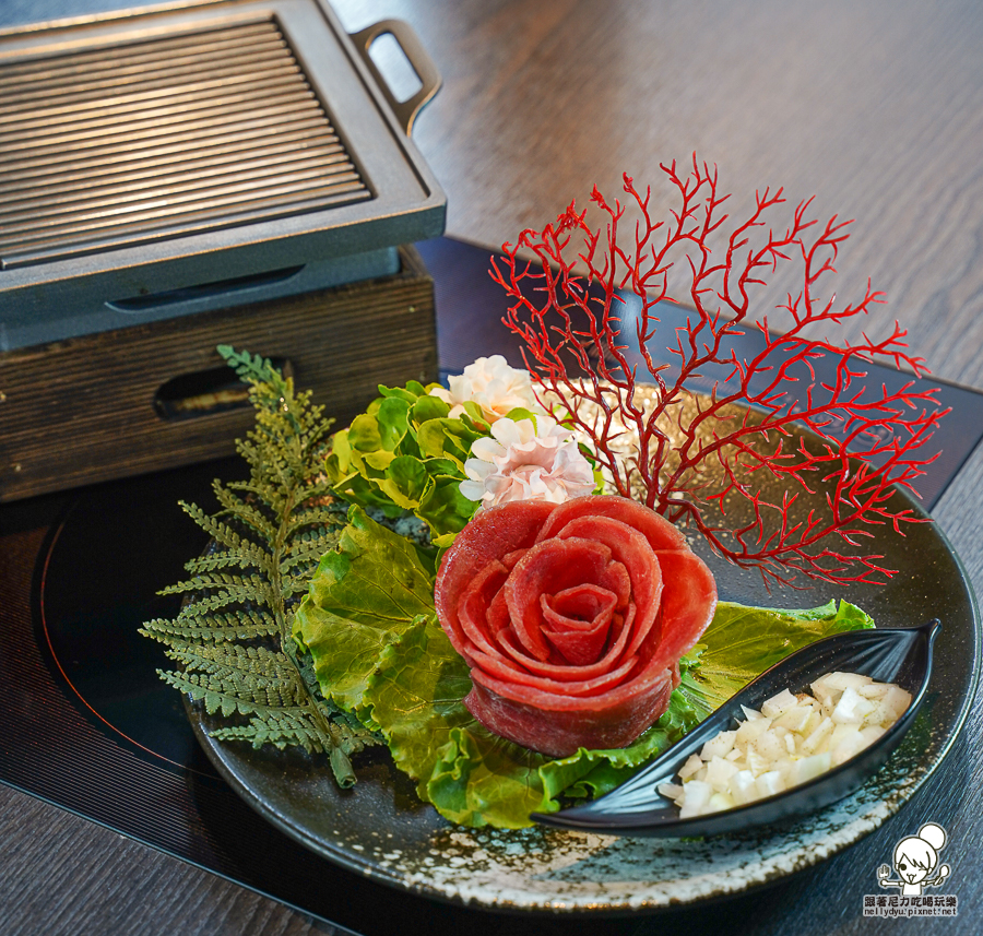 高雄火鍋 聚餐 聚會吃 火鍋 好吃 高雄美食 海鮮 兔子 限定 肉盤 大肉盤 自助吧