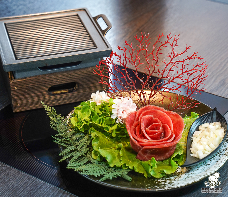 高雄火鍋 聚餐 聚會吃 火鍋 好吃 高雄美食 海鮮 兔子 限定 肉盤 大肉盤 自助吧