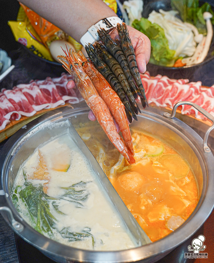 高雄火鍋 聚餐 聚會吃 火鍋 好吃 高雄美食 海鮮 兔子 限定 肉盤 大肉盤 自助吧