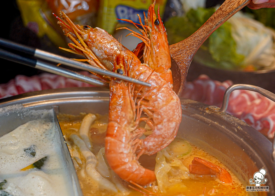 高雄火鍋 聚餐 聚會吃 火鍋 好吃 高雄美食 海鮮 兔子 限定 肉盤 大肉盤 自助吧