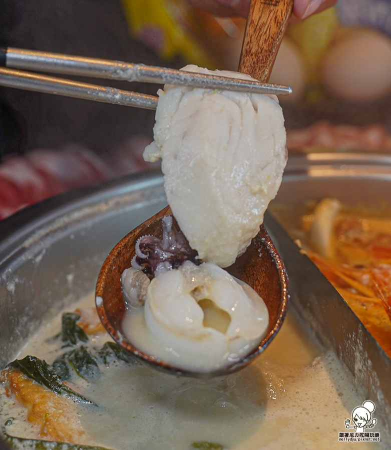 高雄火鍋 聚餐 聚會吃 火鍋 好吃 高雄美食 海鮮 兔子 限定 肉盤 大肉盤 自助吧