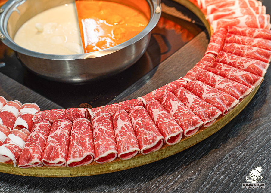 高雄火鍋 聚餐 聚會吃 火鍋 好吃 高雄美食 海鮮 兔子 限定 肉盤 大肉盤 自助吧