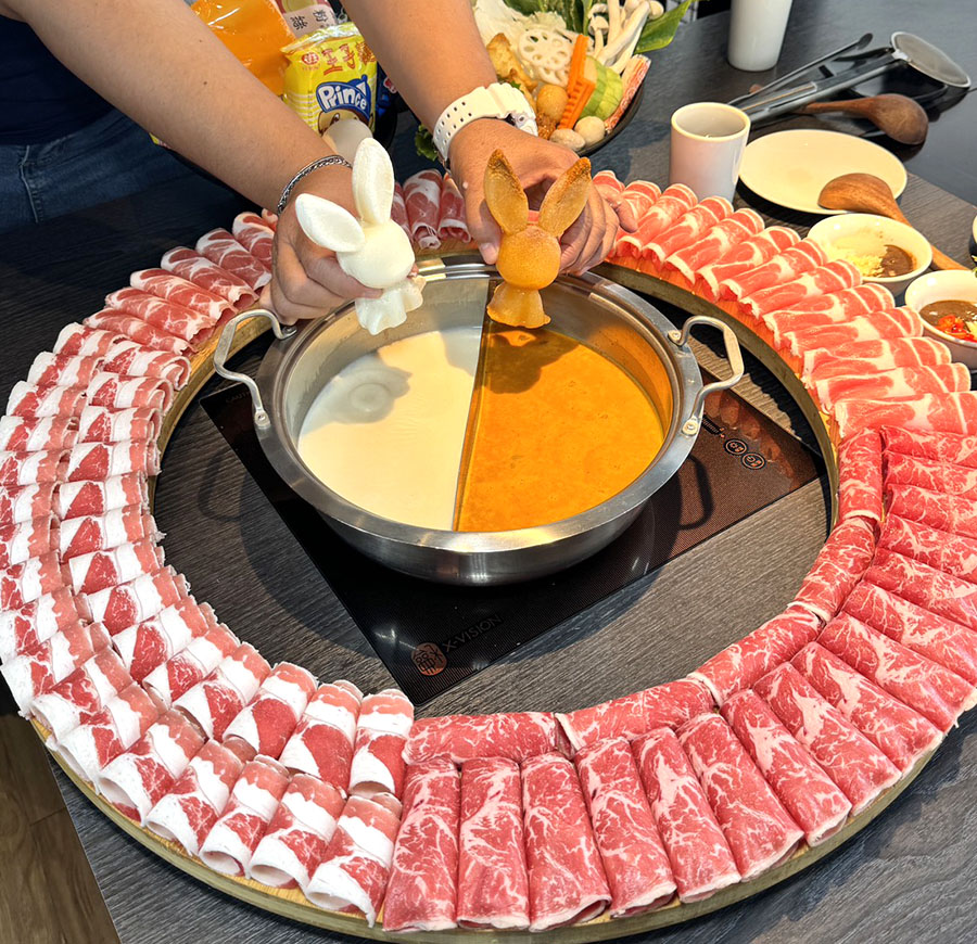 高雄火鍋 聚餐 聚會吃 火鍋 好吃 高雄美食 海鮮 兔子 限定 肉盤 大肉盤 自助吧