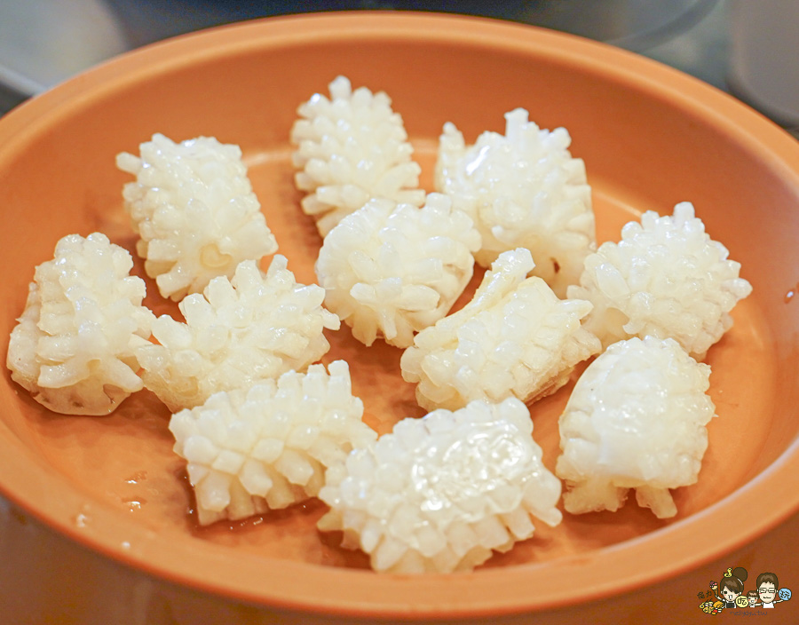 火鍋吃到飽 旋轉火鍋 鍋物 迴轉鍋物 熱炒 熟食 海鮮 肉品 湯頭 高雄火鍋 高雄必吃