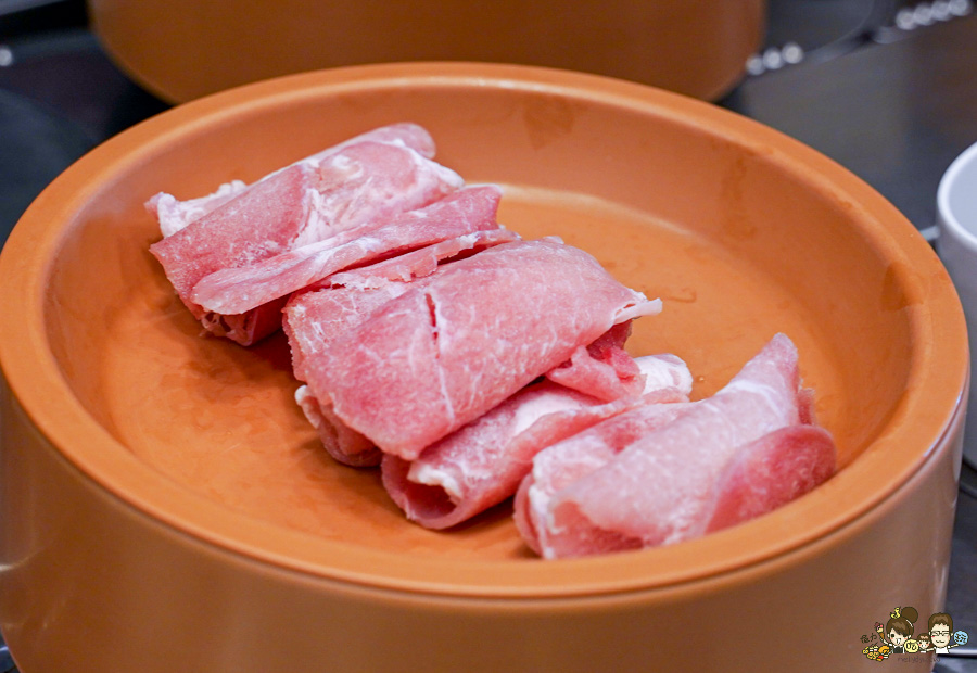 火鍋吃到飽 旋轉火鍋 鍋物 迴轉鍋物 熱炒 熟食 海鮮 肉品 湯頭 高雄火鍋 高雄必吃