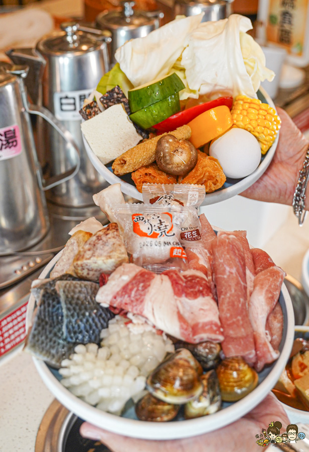 火鍋吃到飽 旋轉火鍋 鍋物 迴轉鍋物 熱炒 熟食 海鮮 肉品 湯頭 高雄火鍋 高雄必吃