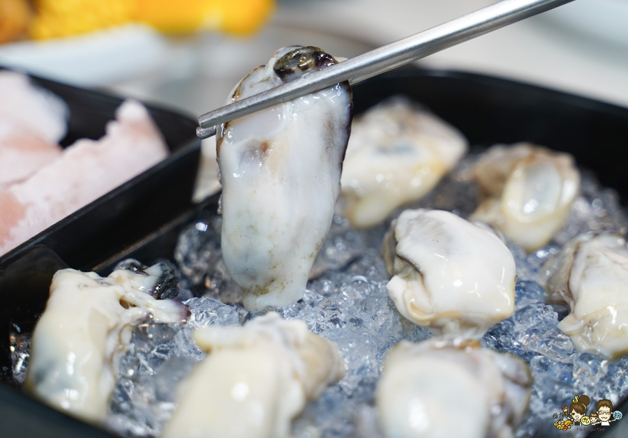 火鍋吃到飽 旋轉火鍋 鍋物 迴轉鍋物 熱炒 熟食 海鮮 肉品 湯頭 高雄火鍋 高雄必吃
