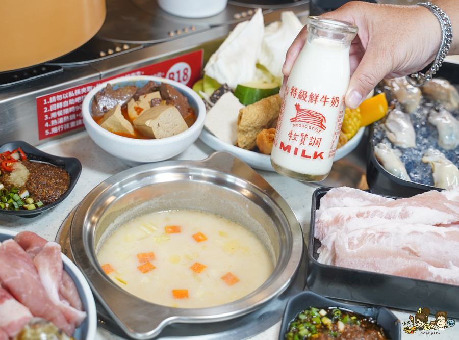 火鍋吃到飽 旋轉火鍋 鍋物 迴轉鍋物 熱炒 熟食 海鮮 肉品 湯頭 高雄火鍋 高雄必吃
