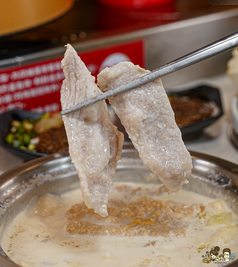 火鍋吃到飽 旋轉火鍋 鍋物 迴轉鍋物 熱炒 熟食 海鮮 肉品 湯頭 高雄火鍋 高雄必吃