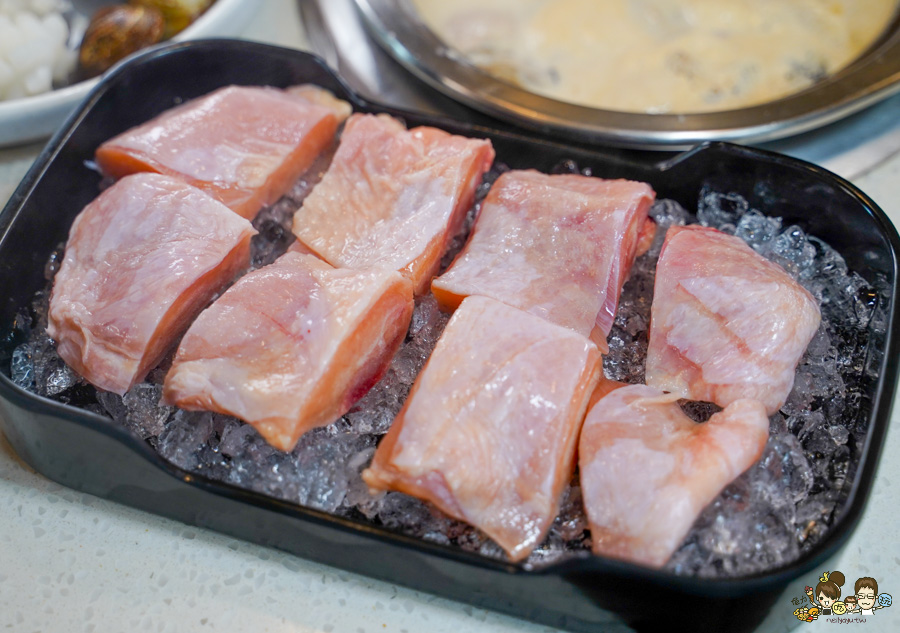 火鍋吃到飽 旋轉火鍋 鍋物 迴轉鍋物 熱炒 熟食 海鮮 肉品 湯頭 高雄火鍋 高雄必吃