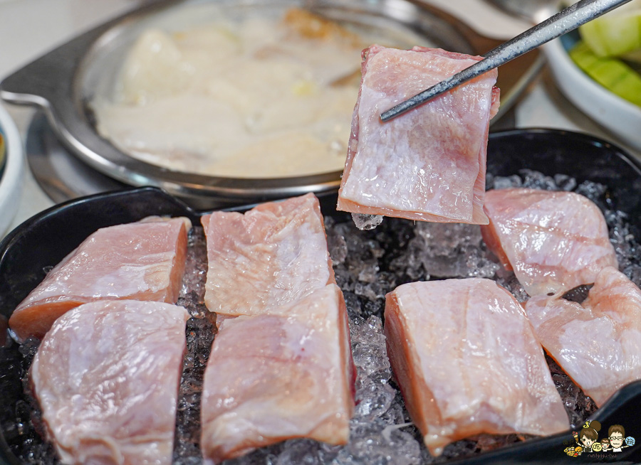 火鍋吃到飽 旋轉火鍋 鍋物 迴轉鍋物 熱炒 熟食 海鮮 肉品 湯頭 高雄火鍋 高雄必吃
