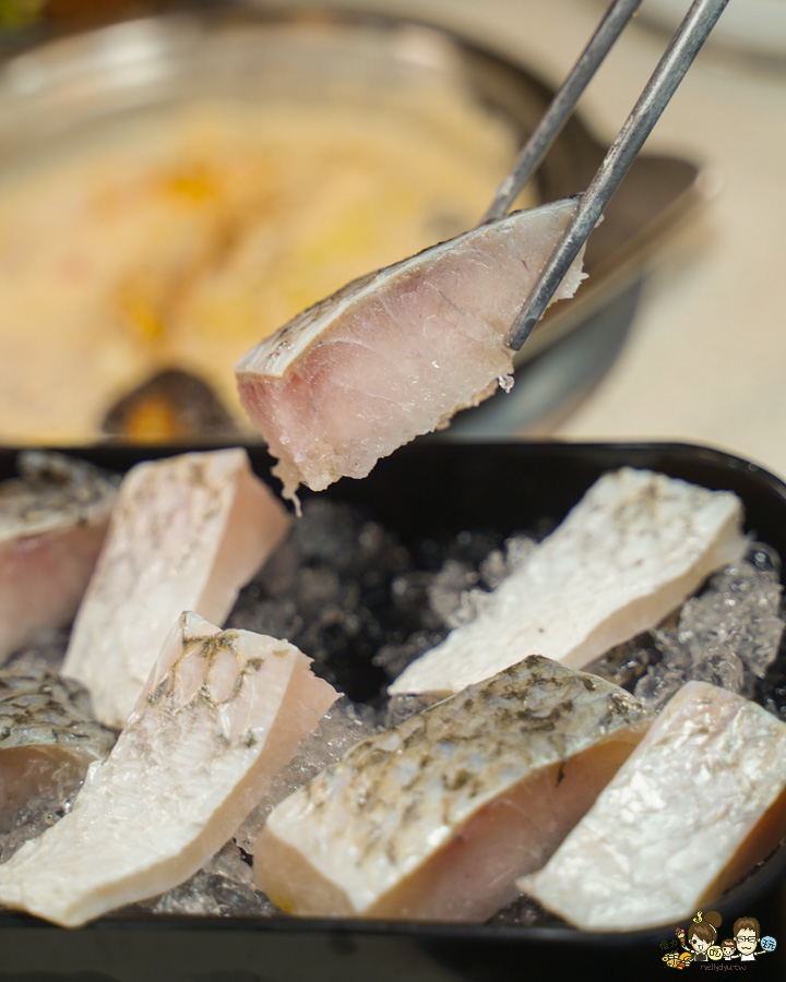 火鍋吃到飽 旋轉火鍋 鍋物 迴轉鍋物 熱炒 熟食 海鮮 肉品 湯頭 高雄火鍋 高雄必吃