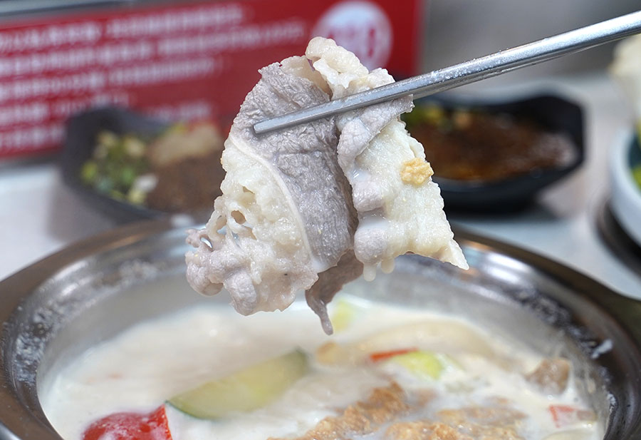 火鍋吃到飽 旋轉火鍋 鍋物 迴轉鍋物 熱炒 熟食 海鮮 肉品 湯頭 高雄火鍋 高雄必吃