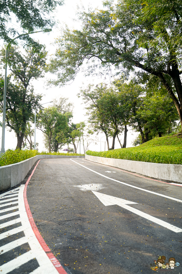 高雄果嶺自然公園 高雄最大後花園 原高雄高爾夫球場 草地 免費 超大 巨大 秘境
