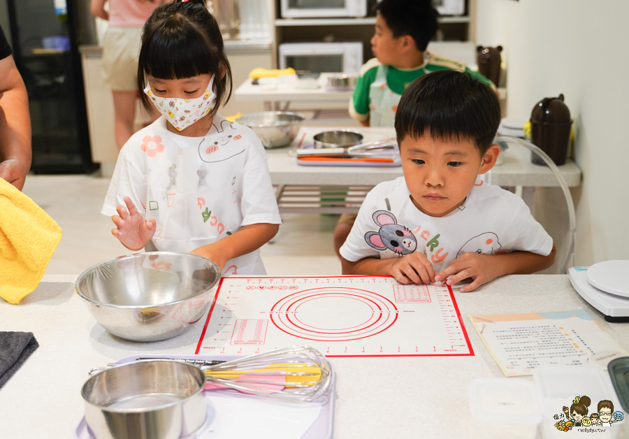  Little Ant 小螞蟻手作烘焙坊 DIY課程 高雄甜點 蛋糕 生乳捲 巨蛋 左營 好吃 推薦 親子烘焙 課程 專業課程