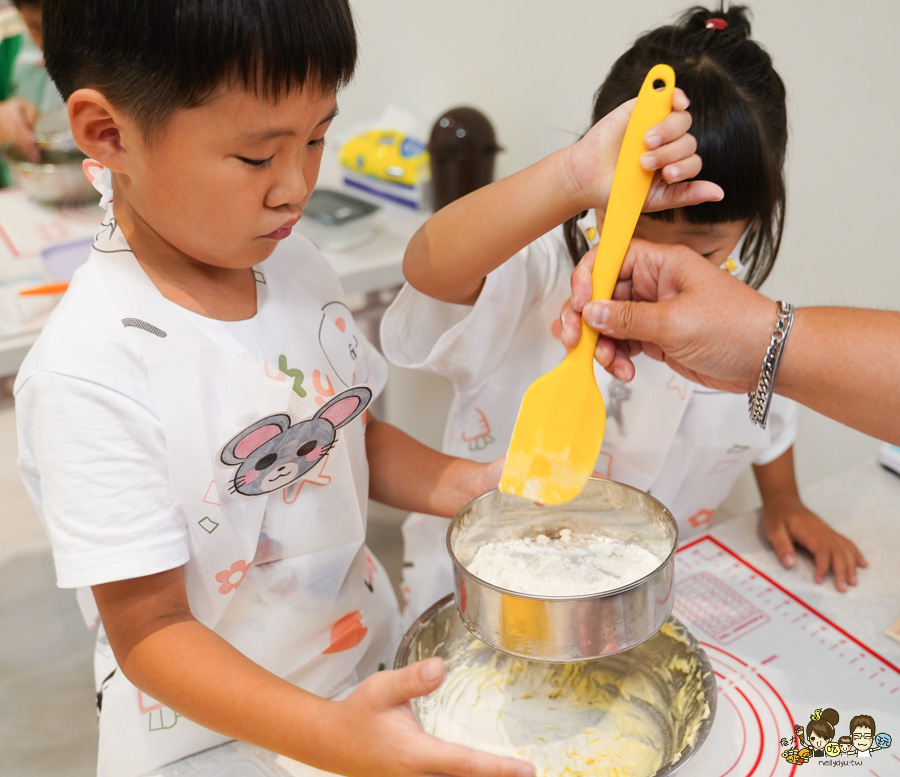  Little Ant 小螞蟻手作烘焙坊 DIY課程 高雄甜點 蛋糕 生乳捲 巨蛋 左營 好吃 推薦 親子烘焙 課程 專業課程