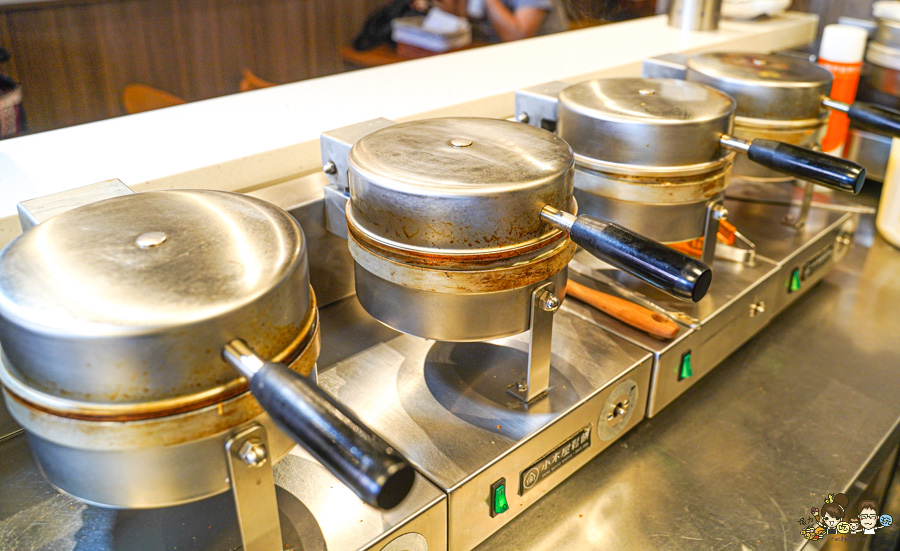 高雄小木屋 四維路 好吃鬆餅 專賣店 約會 聚餐 下午茶 點心甜點 爆量 銅板價格 爆料