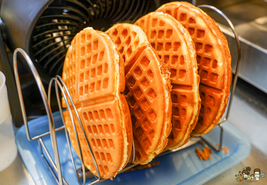 高雄小木屋 四維路 好吃鬆餅 專賣店 約會 聚餐 下午茶 點心甜點 爆量 銅板價格 爆料