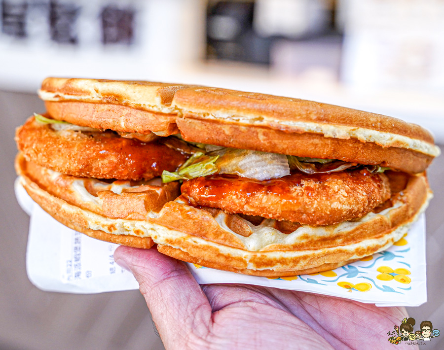 高雄小木屋 四維路 好吃鬆餅 專賣店 約會 聚餐 下午茶 點心甜點 爆量 銅板價格 爆料