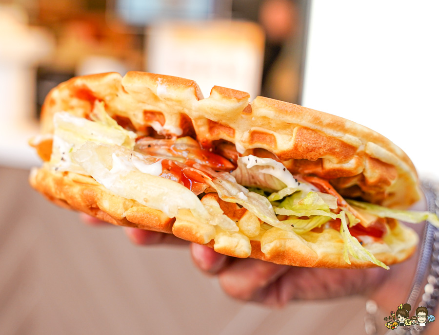 高雄小木屋 四維路 好吃鬆餅 專賣店 約會 聚餐 下午茶 點心甜點 爆量 銅板價格 爆料