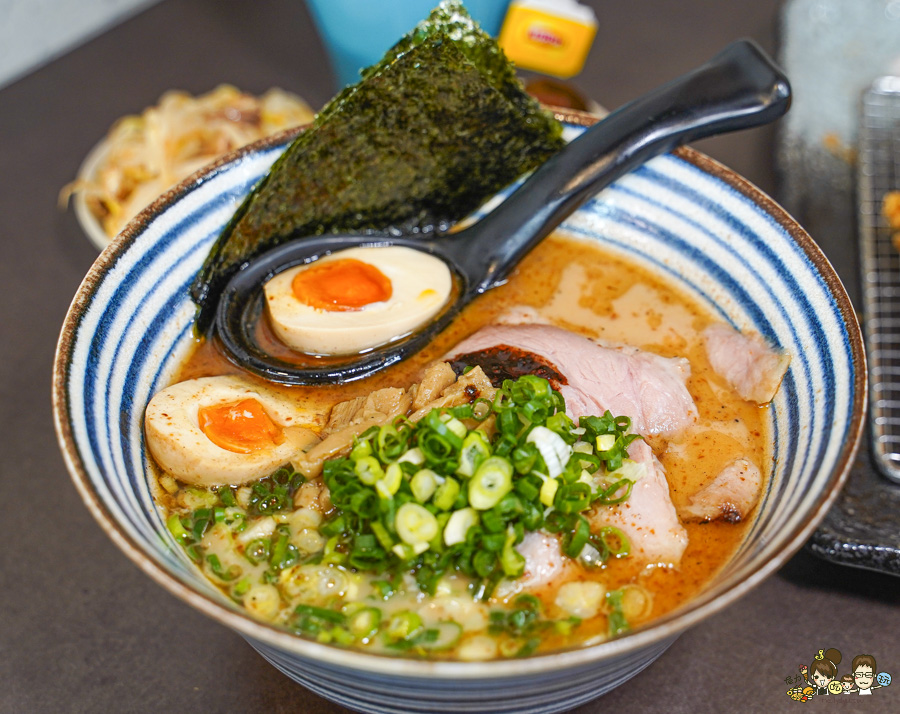 宏麵屋 高雄拉麵 好吃拉麵 必吃 在第十年 河堤社區 河堤美食 必吃 排隊 好吃 推薦 拉麵