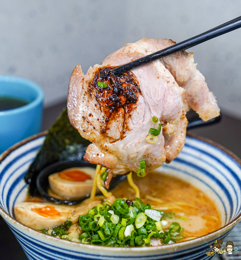 宏麵屋 高雄拉麵 好吃拉麵 必吃 在第十年 河堤社區 河堤美食 必吃 排隊 好吃 推薦 拉麵