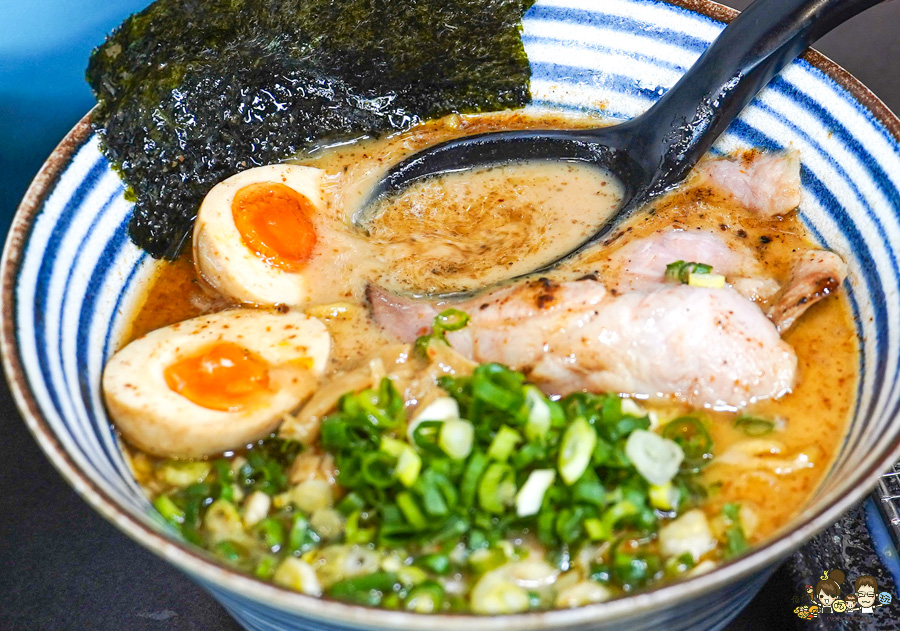 宏麵屋 高雄拉麵 好吃拉麵 必吃 在第十年 河堤社區 河堤美食 必吃 排隊 好吃 推薦 拉麵