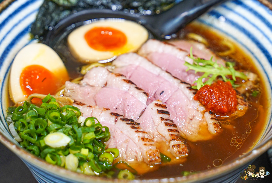 宏麵屋 高雄拉麵 好吃拉麵 必吃 在第十年 河堤社區 河堤美食 必吃 排隊 好吃 推薦 拉麵