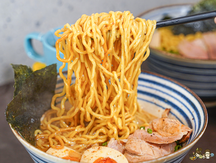 宏麵屋 高雄拉麵 好吃拉麵 必吃 在第十年 河堤社區 河堤美食 必吃 排隊 好吃 推薦 拉麵